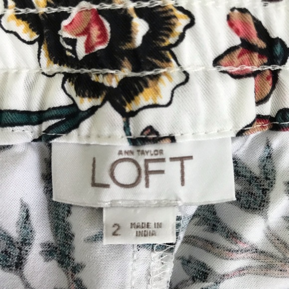 LOFT Floral Shorts - Picture 4 of 6